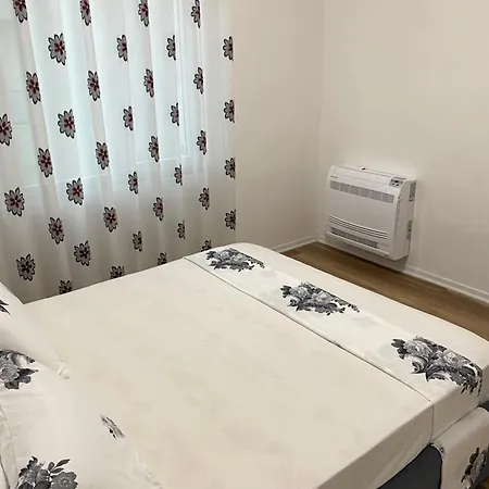 Appartement Kurti ,golem